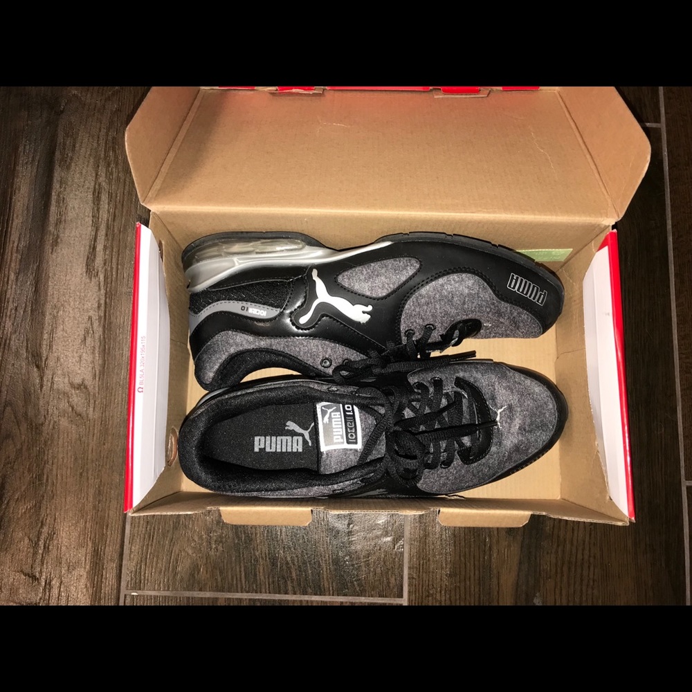 Puma Women’s running shoe in Gray/Black